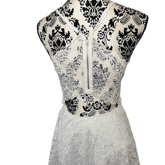 Emerald Sunday Glitter Lace Layered Hem Zippered Racerback Wedding Dress - Picture 7 of 10